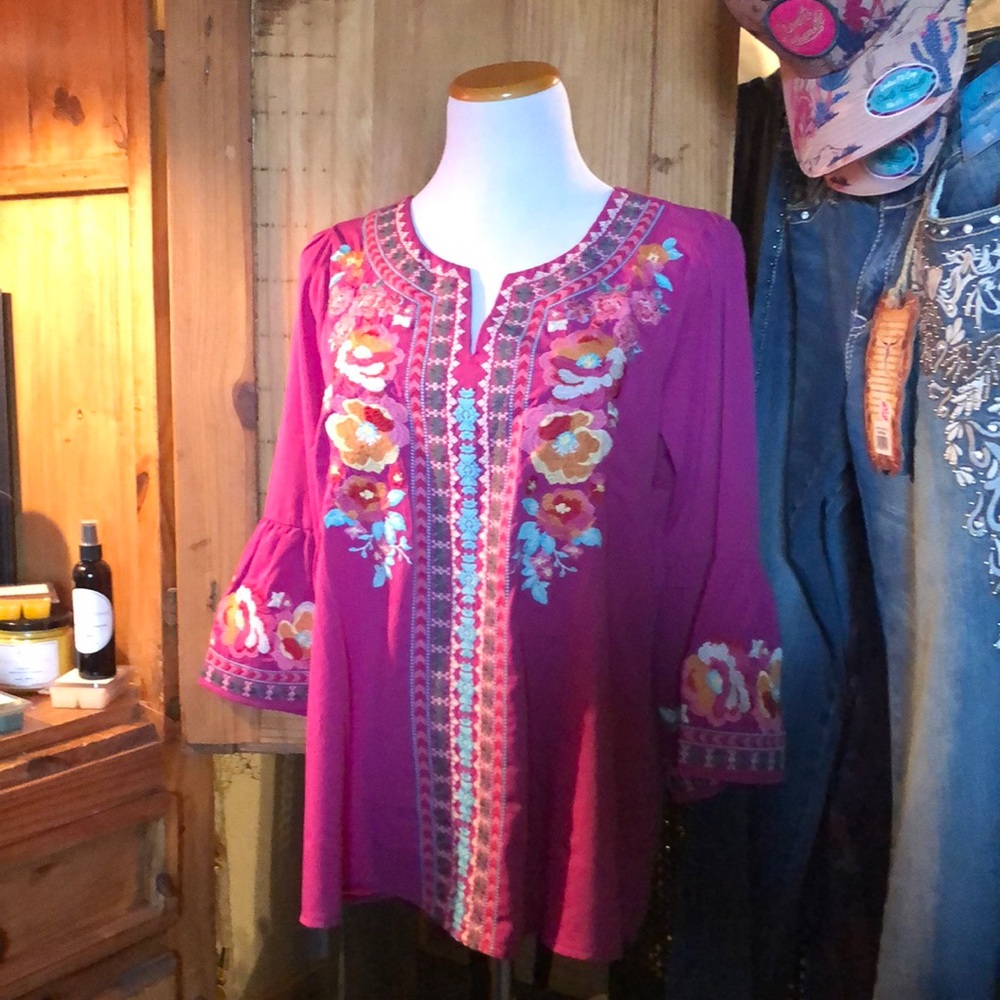 Savanna Jane Womens tunic top embroidered floral new with tags.